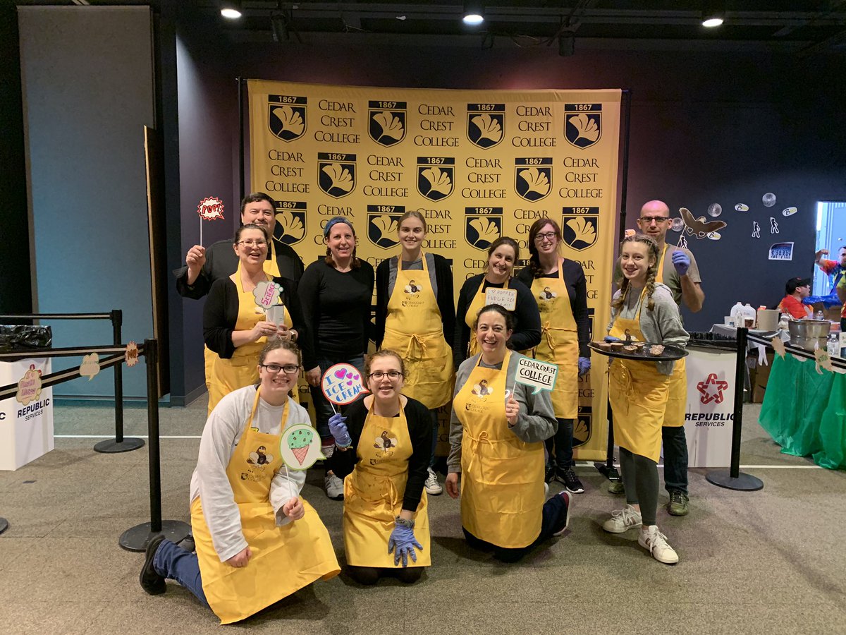 DrLAWelch's tweet photo. We had a blast today competing in #IceCreamWars at #DaVinciScienceCenter - we made a chocolate fudge #liquidnitrogen ice cream with custom Caramel pop rocks 🎇🍦#LN2 @CccChemistry #cedarcrestcollege https://t.co/uCpkhvMtYi