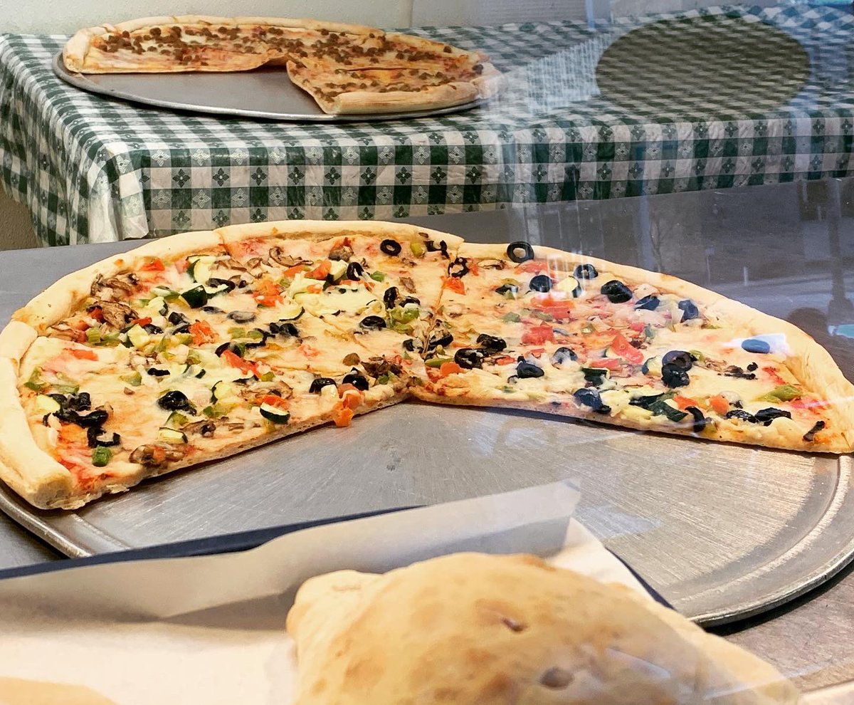 Carmine’s pizza
.
.
.
.
#carminespizza #pizza #food #icefoodie #icesiriwong