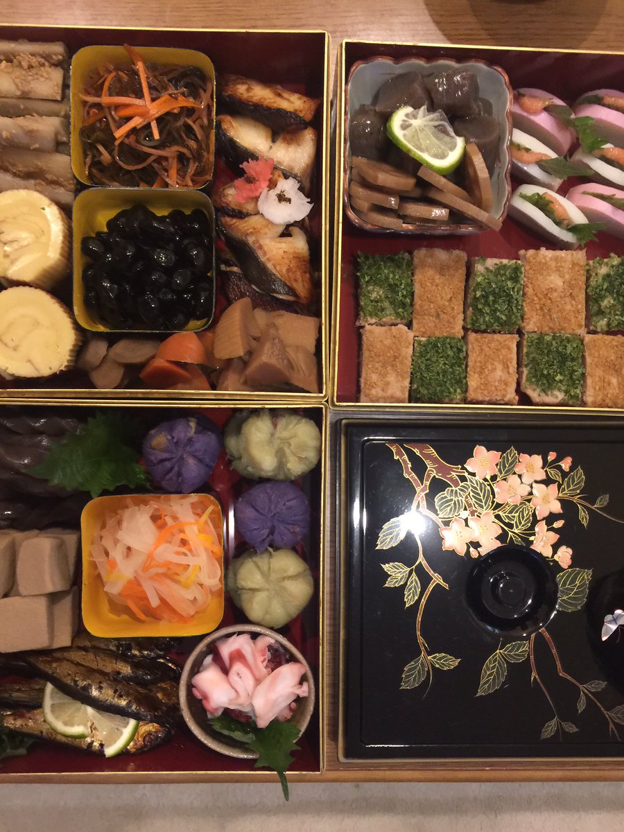 MaruyaSF's tweet photo. Celebrated New Year’s Day with a home made Osechi.  Oishiiikatta desu. https://t.co/FVSfwLDuKo