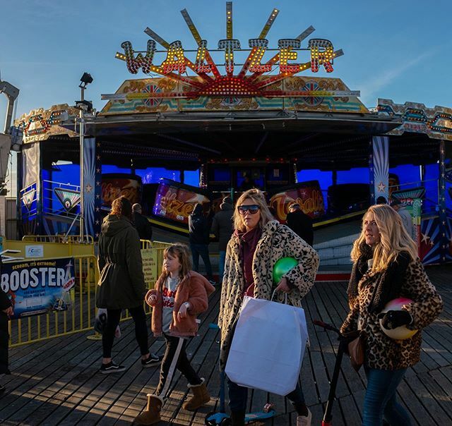 savepippbrook's tweet photo. Brighton Palace Pier

#brighton #brightonbeach #brighton_ig #i❤️brighton  #brightonpier  #brightonpalacepier 
#streetphotography #candid #candidphotography #furcoat #leopardskin #peoplewatching #fujifilm #fujilove #fujix100t #fujix100series https://t.co/eAUxSZiKRz https://t.co/xeZJRW1lWE