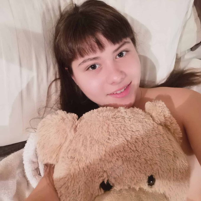 2 pic. Good night ❤️💋 #goodnight #bonnenuit #teddybear #nomakeup #natural #gotosleep https://t.co/FX