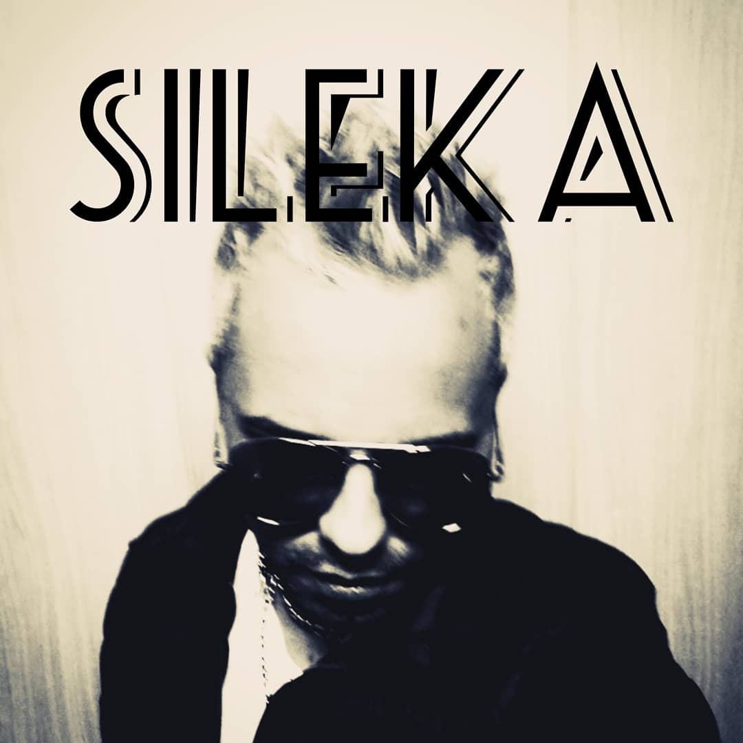 SilekaOfficial's tweet photo. Comienza el año!!!
Nueva firma, nuevo single y nueva gira 2020
Seguimos duro!!! @mingoshow @espectaculostenerife @rafaelitorh80
#silekaofficial #compositor #canario #artista #instagram #tiktock #tt #Musica #love #lovemusic #SiLeKa #teamET #teamSLK #mundo #SiLeKa https://t.co/x3al5p2G85