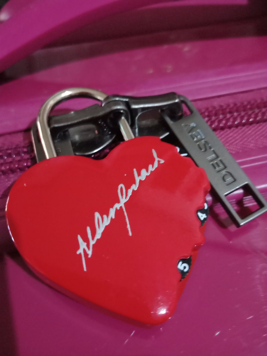 nemen!!! back to regular programming.. flying back with my loves' signature lock 😂😂😂😂