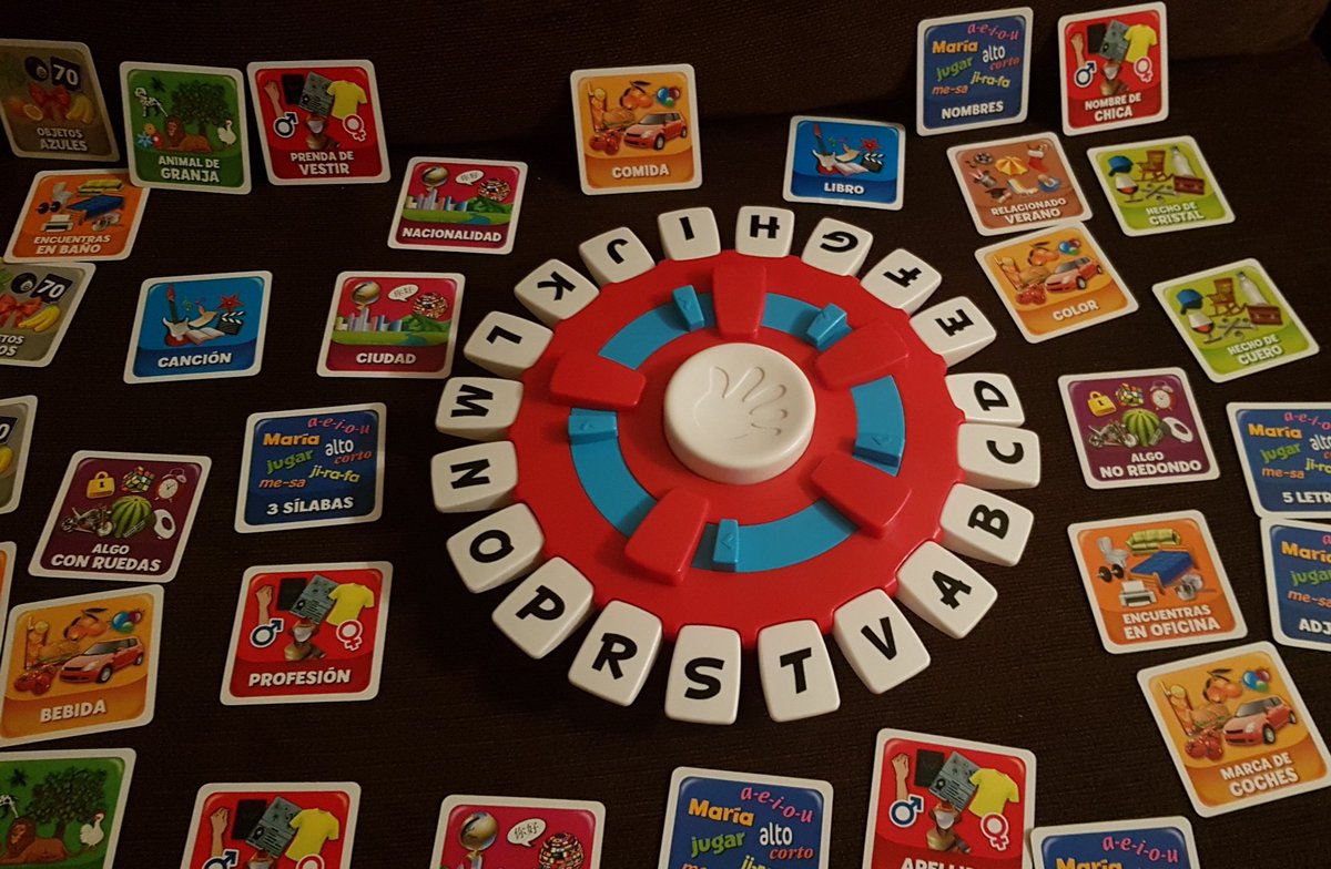 Hoy entré en una juguetería de las de toda la vida y no me pude resistir. <a href="/juanintrevias/">juanintrevias</a> no todas las  estaciones de aprendizaje van a ser TIC TAC 🤣