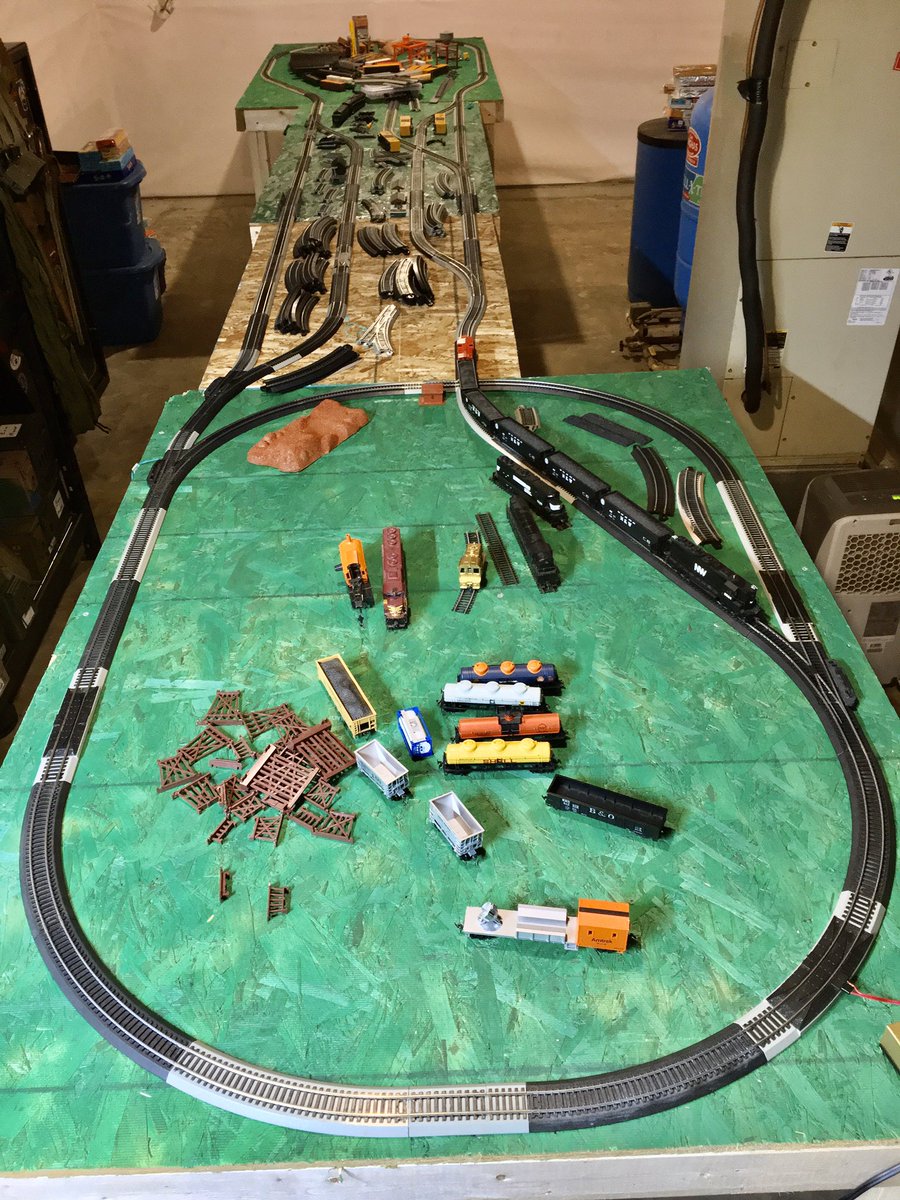 WhitePaw80's tweet image. *wag* !!!!! I did have enough track to expand my loop all the way to the end. Along with two large side track sections. :D 

#TrainStuff #OtterThoughts