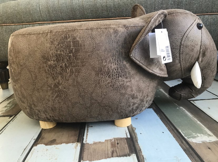 ABBeautifulSto1's tweet photo. Stamford Corn Exchange Cafe and Shops. Looking for an unusual gift or buying home decor? Pop in and check our selection of New and Retro items. #adotbdot https://t.co/5wwlOF8eHS