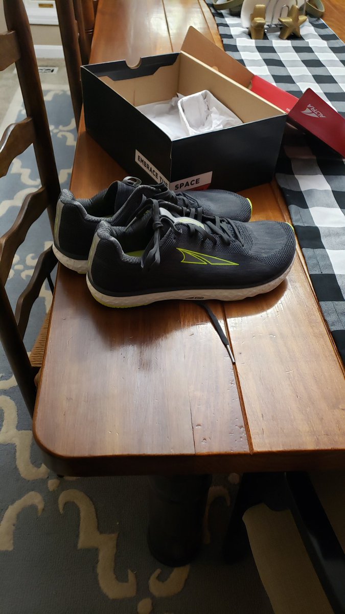 ryancscott1981's tweet photo. Laura and I picked up our new shoes today at Ultimate Fit. Training for our next 1/2 starts tomorrow!!
#ultimatefit #runningcouple #maketime https://t.co/xCeW3LIlvK