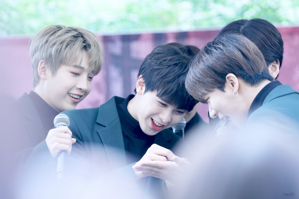 tomox2U's tweet photo. 191214 아마가사키 Q's Mall

#스누퍼 #SNUPER
#태웅 #TAEWOONG #���ウン
@snuper6 https://t.co/fVli0yWp42