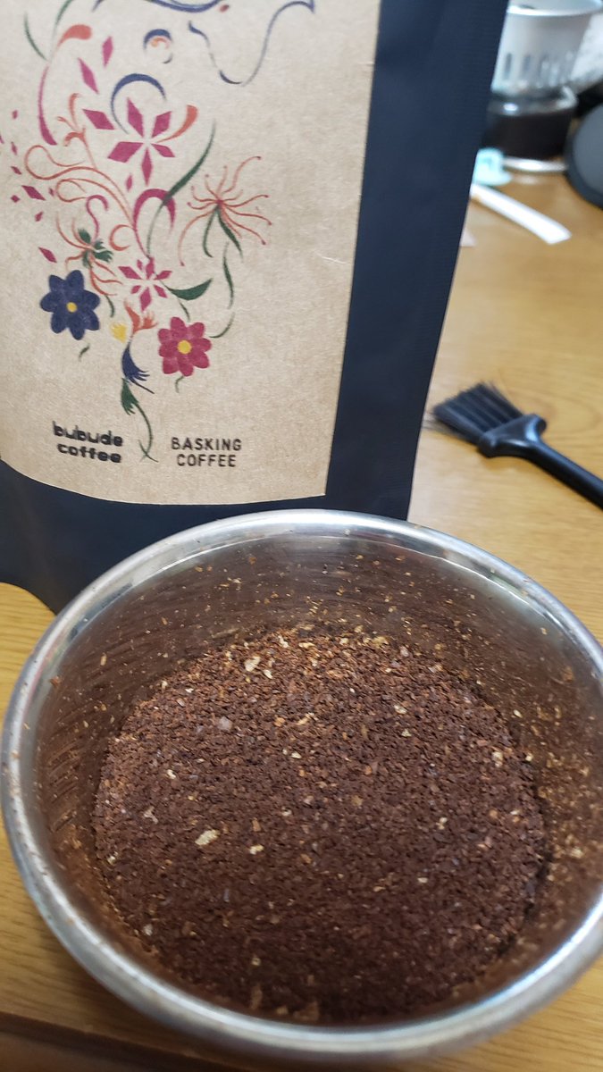 sora20180's tweet photo. 今朝の目覚めコーヒー☕😃☀️
Bubudecoffeeさんで買った
Bird Flower
12g 200cc 92℃ ペーパードリップ
で抽出
温度低下が早いのと抽出時間が
早すぎたから本来の味わいより
ライトに出来上がってしまった
再現難しい(-_-;)
#bubudecoffee
#baskingcoffee
#birdflower 
#コーヒーすきな人と繋がりたい https://t.co/a3rHJYbZzx