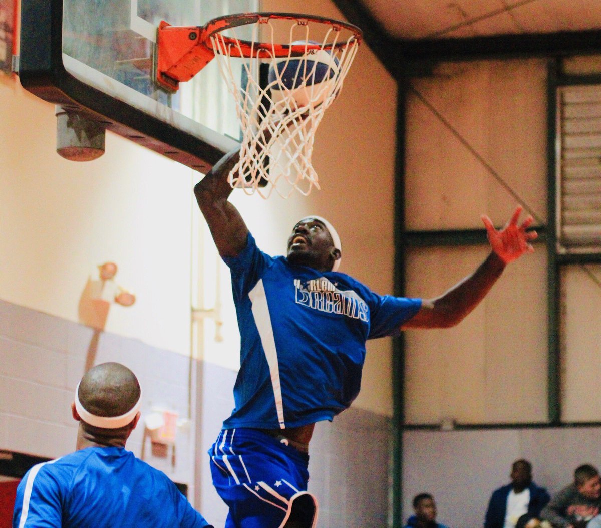 TheHarlemDreams's tweet photo. Springz showing out in the layup line #HarlemDreams #Springz https://t.co/PT6A10mpta