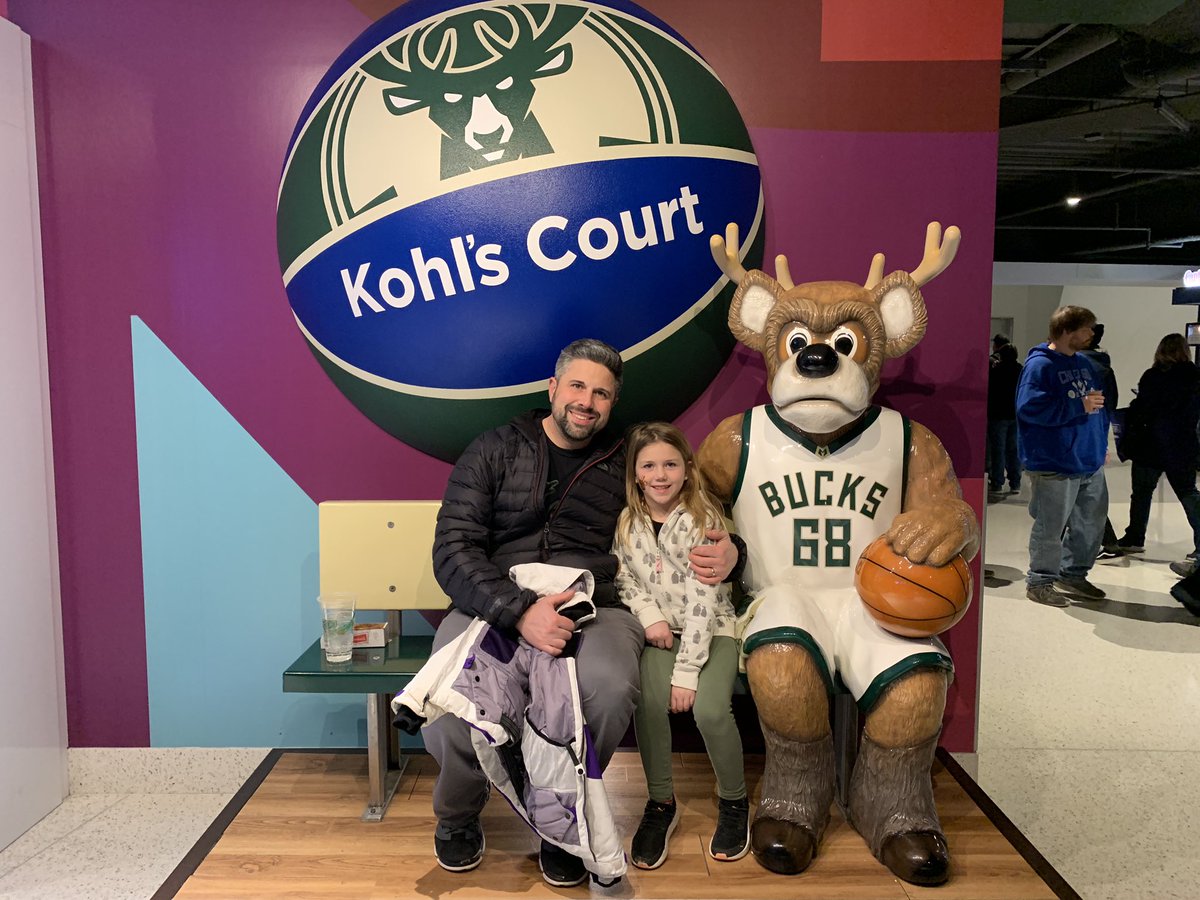 tonecaponecards's tweet photo. Let’s go Bucks!
#fearthedeer https://t.co/GlDI2CVYRU