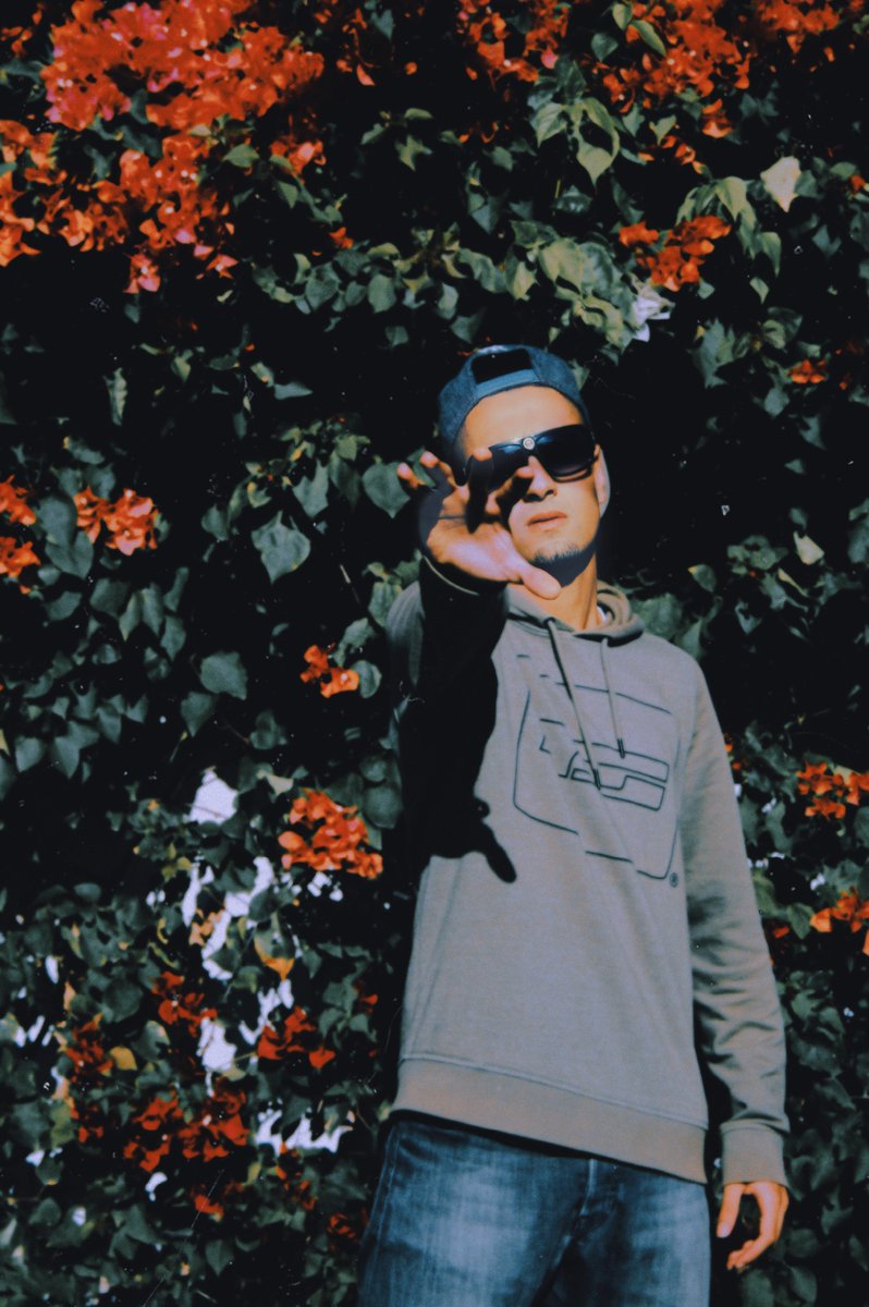 No Violence #WorldWarThree 🙏🏽🤝