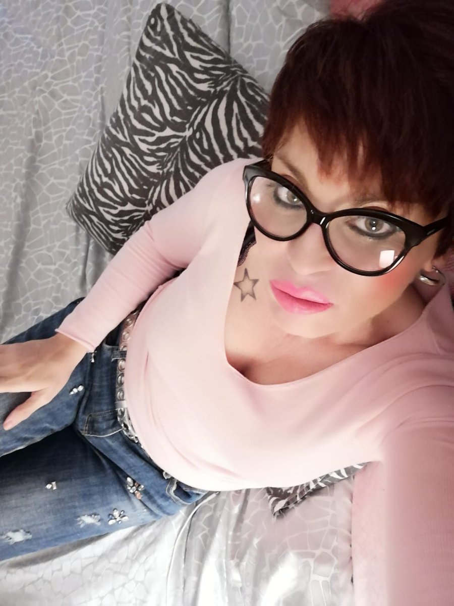 LadySuicida2's tweet photo. Esaurita? 🤔
Chi io? 🤔
Un pelino appena... https://t.co/nGYOPd3eCv