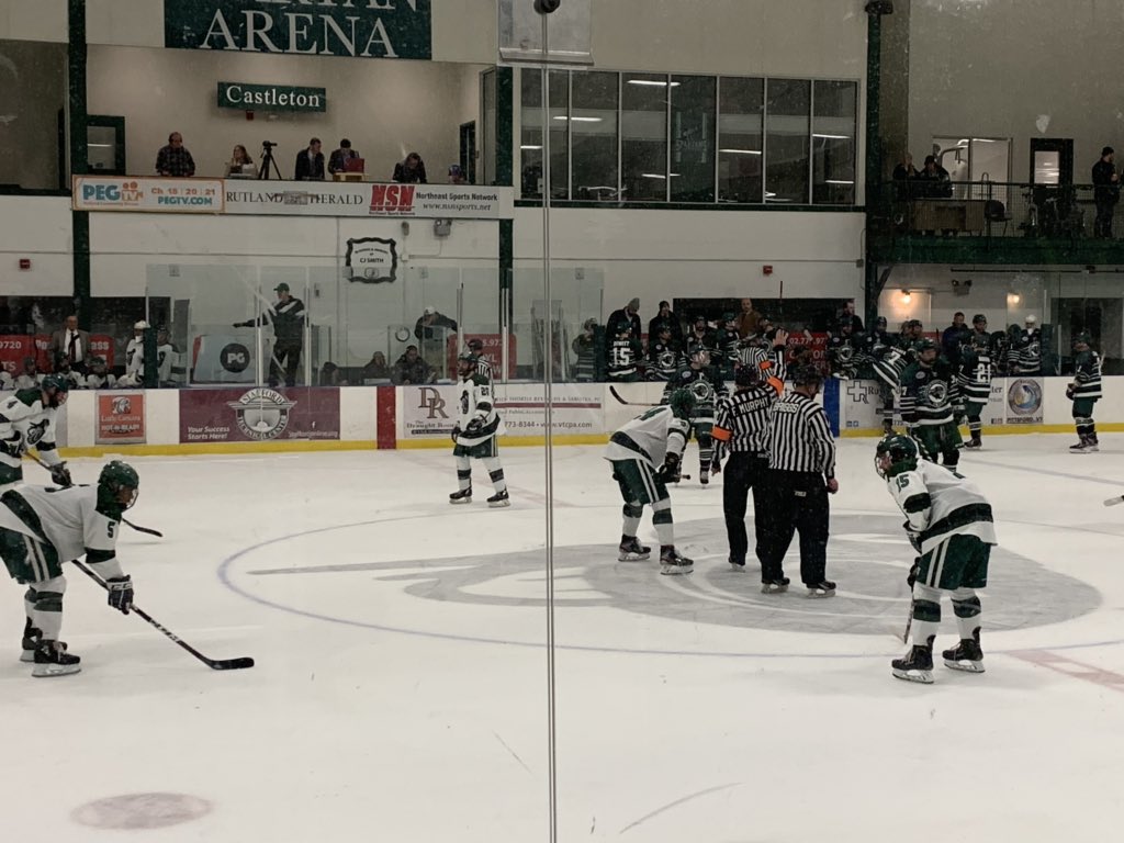 KarenMScolforo's tweet photo. Happiness is Spartan Arena with @CastletonMHky and @CastletonWhky!! Tonight our men play @PSUPanthers #SaturdayNightIce @CastletonEdu @CastletonSports https://t.co/gJIaQuqWXD