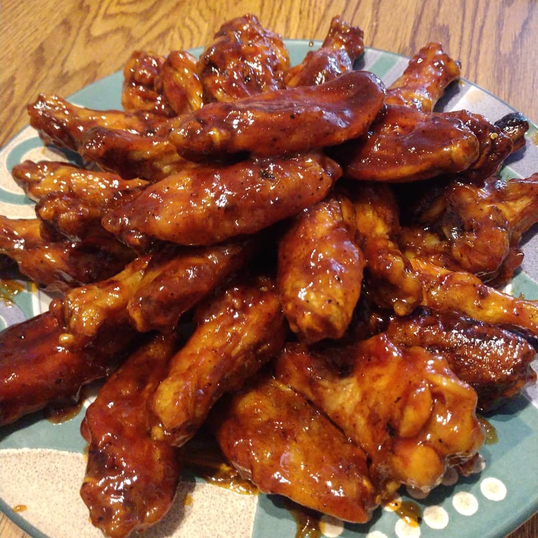 ChefsAFK's tweet image. Back to the lab I go and this sauce hits every of the spots a sweet start a tangy middle with the throat burn of scorpion and then bam! You're ready for the next wing. #wings #homecooking #homechef #chicken #grilllife #mixer @G_K_Anubis @compass_rogue @kvagnier