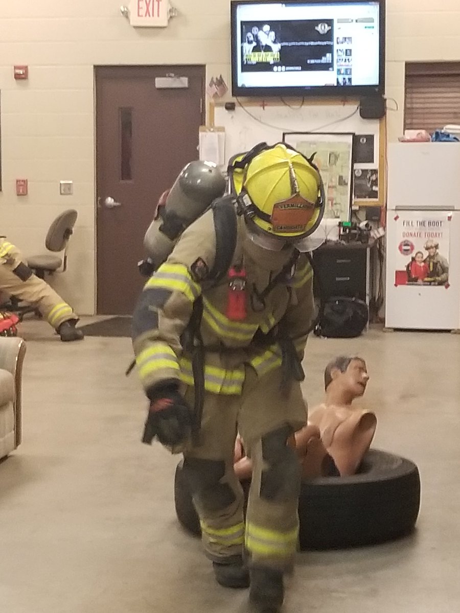 VFEMSD's tweet photo. B shift and the Black Sheep from station 2 putting in the work on a Saturday night. #VermSafe #FitFam https://t.co/d68ir1q9Pk