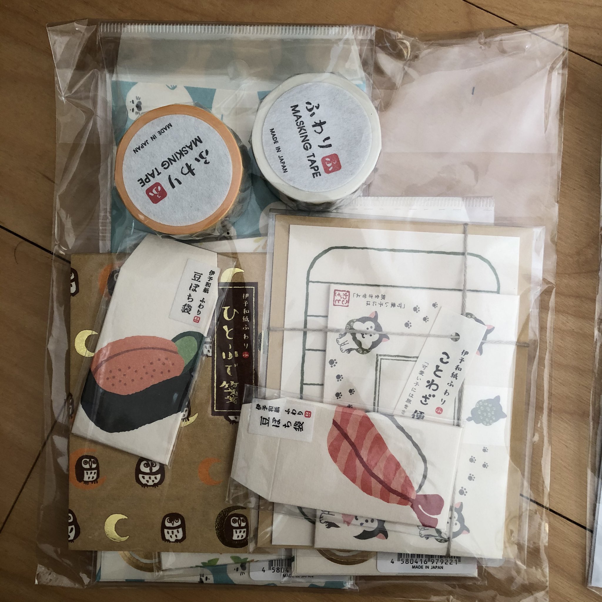 しのち 昭和と平成のハイブリッド ロフトさんで福袋を買いました 500円のと1000円の2つです どちらも可愛い文房具が入ってる あけおめ 福袋 ロフト T Co Cyrwran65i Twitter しのち 昭和と平成のハイブリッド ロフトさんで福袋を買いました 500円のと1000円の2つです どちらも可愛い文房具が入ってる あけおめ 福袋 ロフト T Co Cyrwran65i Twitter