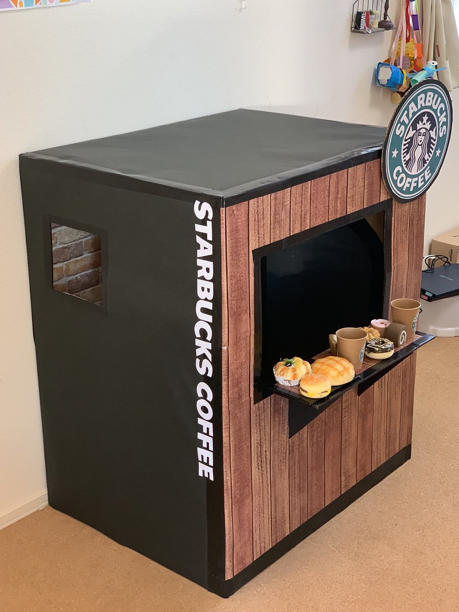 Masuzapper On Twitter 昨日家に帰ったら ただの段ボール箱がスタバに変わってた スターバックス Starbucks ダンボール 工作