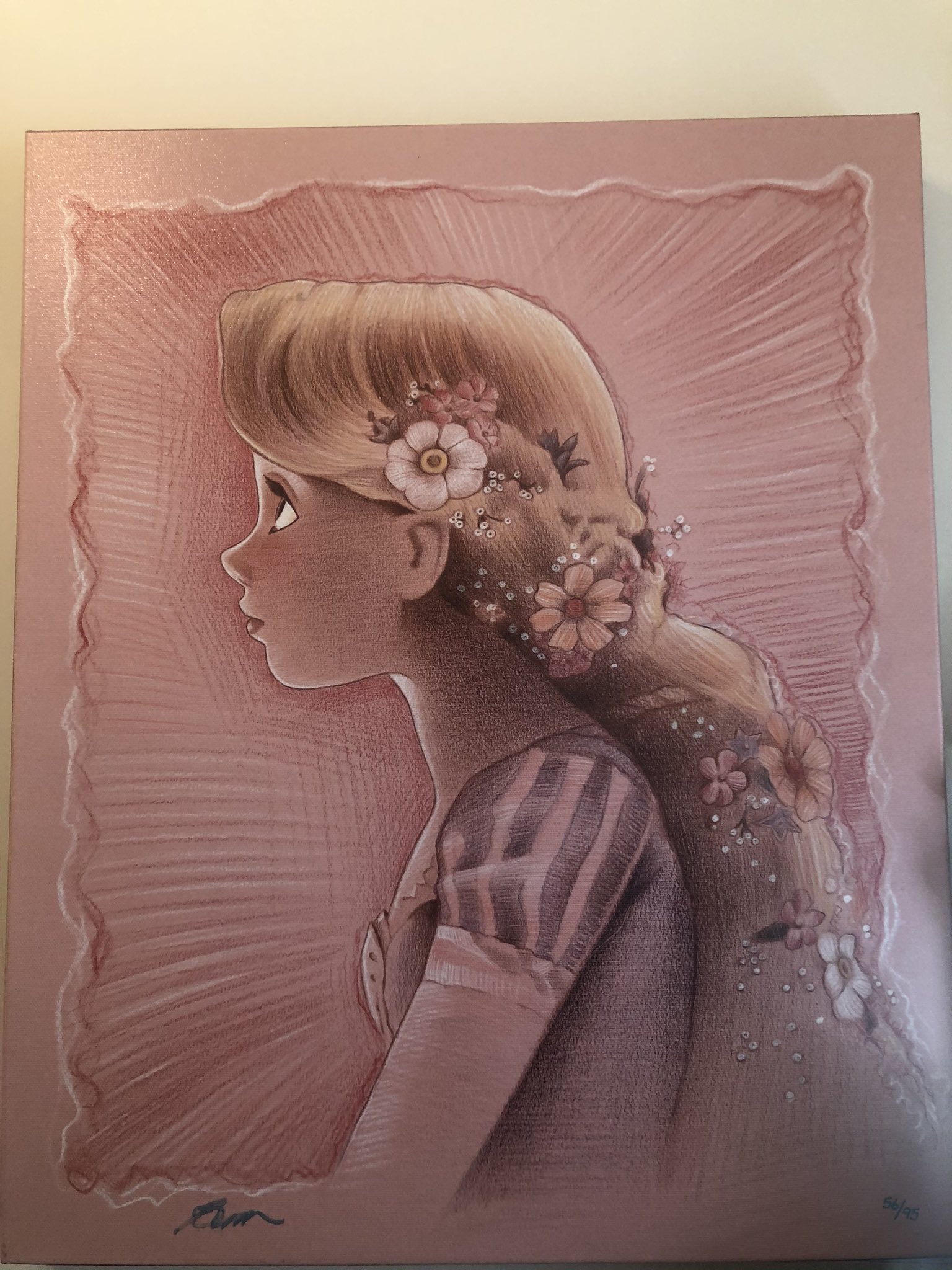 周年の中川翔子 ロスのディズニーで買ったラプンツェルの絵 横顔めずらしくてかわいい T Co Z7gddcegex Twitter