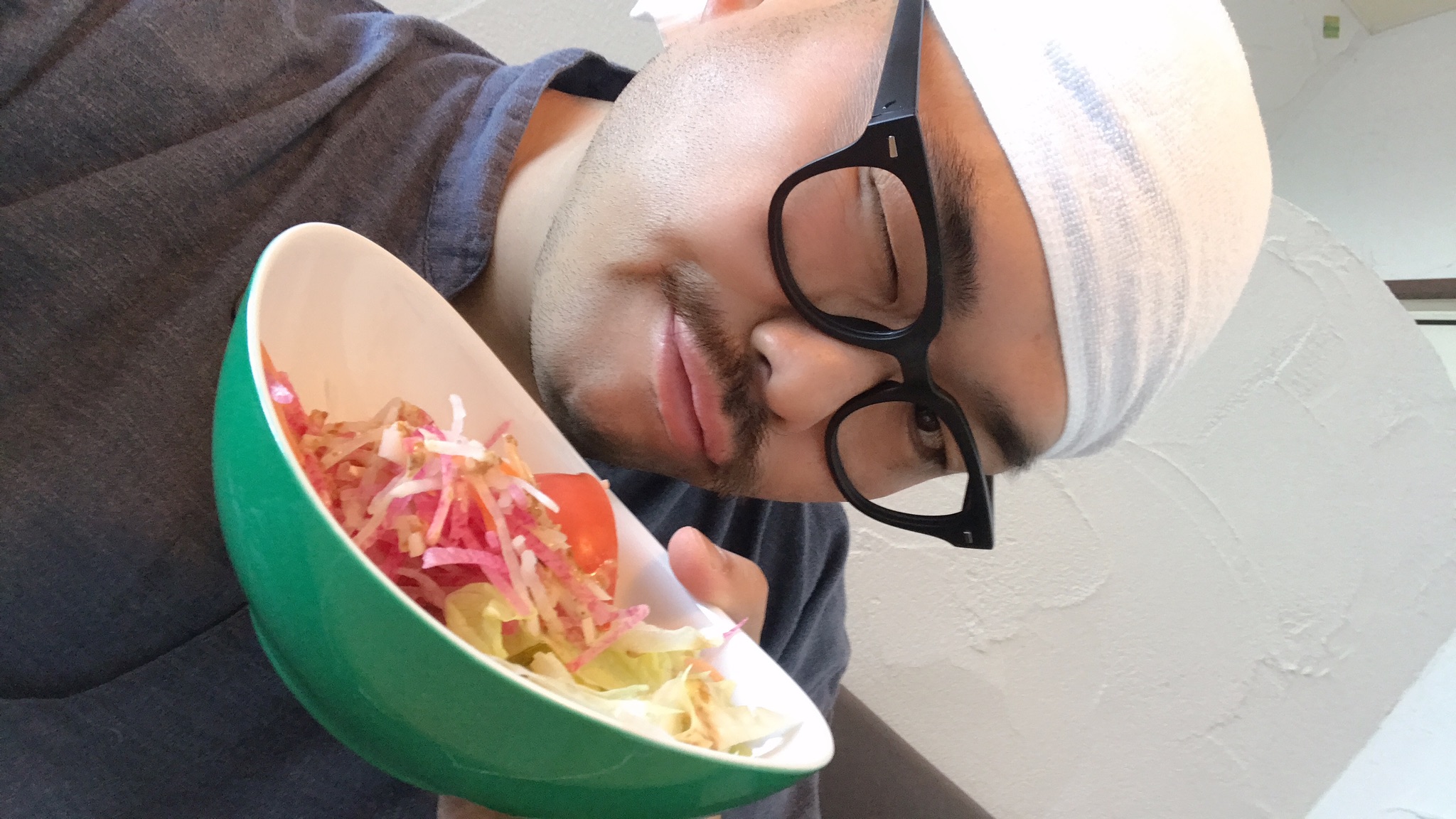 安田大サーカス クロちゃん サラダたくさん食べるしんよー 朝ごはんはダーサラ T Co fyywbovn Twitter