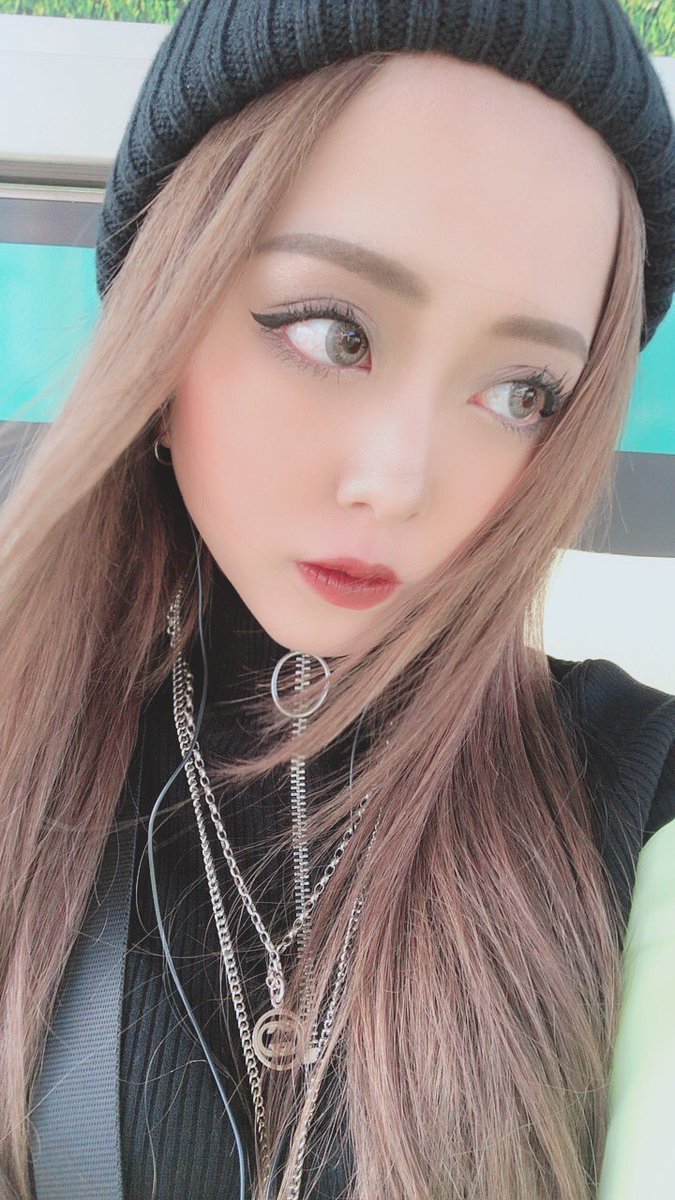 O Xrhsths みりちゃむ 大木美里亜 Sto Twitter 厳つめというか ストリートというか 韓国系というか わからん