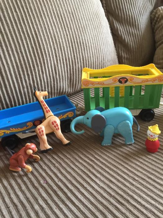 I had this set as a child, very cool to see it on <a href="/UsedNanaimo/">UsedNanaimo</a> usednanaimo.com/classified-ad/… #vintagetoys #fisherprice