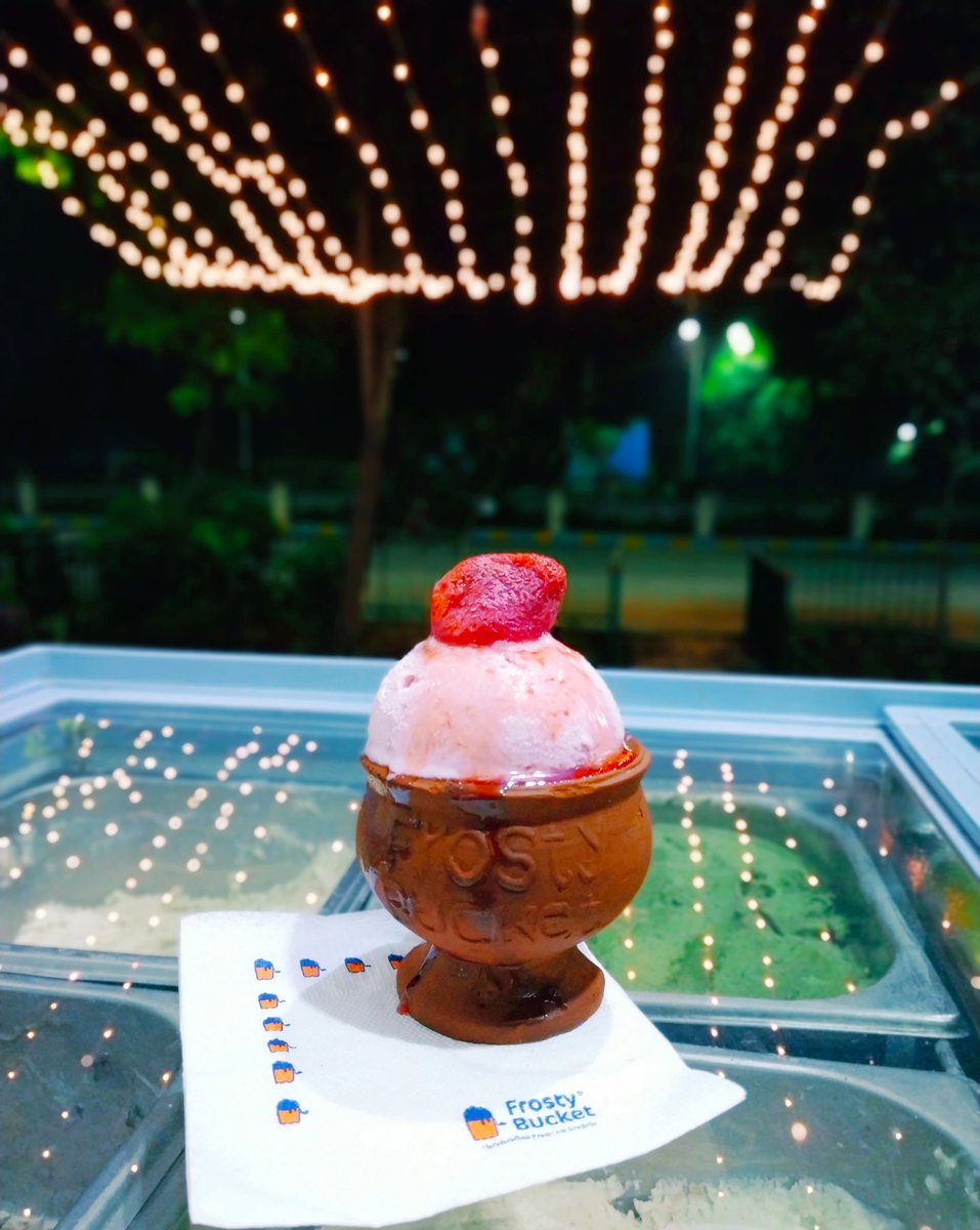 FrostyBucketIN's tweet photo. Today's #Frostasy - Fresh Strawberry
Order on:
https://t.co/Lq3VOXVhkA
https://t.co/ihdu58nDhr
https://t.co/mTq9IQ6VJq
#EssenceFree #Handcrafted #IceCreams
#Coolhad #Frostories #FrostyBucket https://t.co/0cQZ9cdpAZ