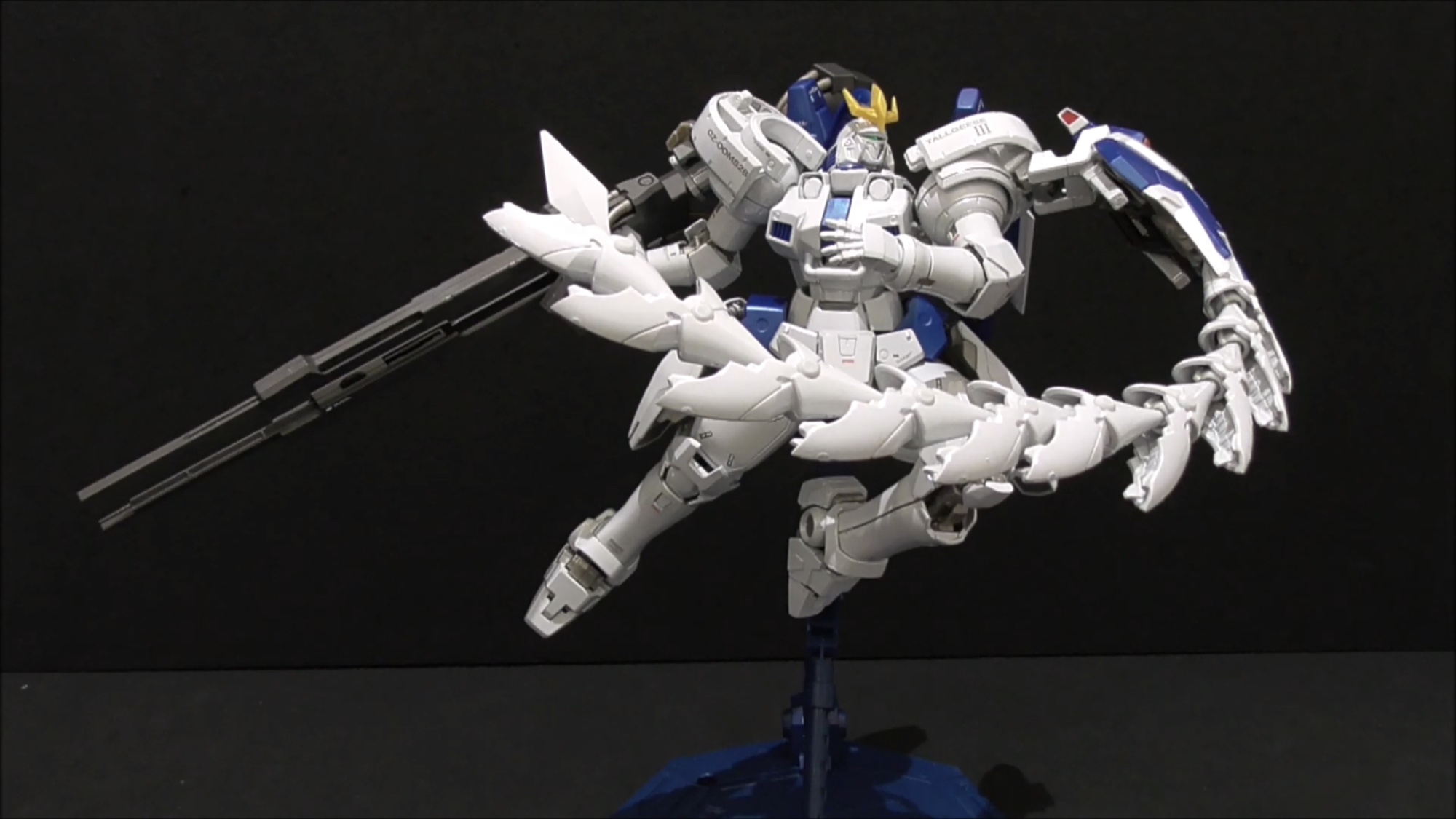 The Gundam Base Mgトールギスiii スペシャルコーティング をうごかしてみた 年1月11日発売の イベント限定 Mg 1 100 トールギスiii スペシャルコーティング を実際に動かしてみました ガンダムベース東京での発売