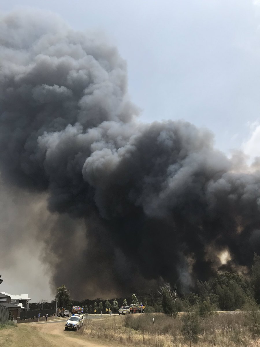 Vouls1969's tweet photo. Thankful for the hard work of the @NSWRFS for keeping our suburb safe @voyagerpoint #Rfs #voyagerpoint #bushfires Hope they catch whoever was responsible for this https://t.co/HHkn3lxoyl