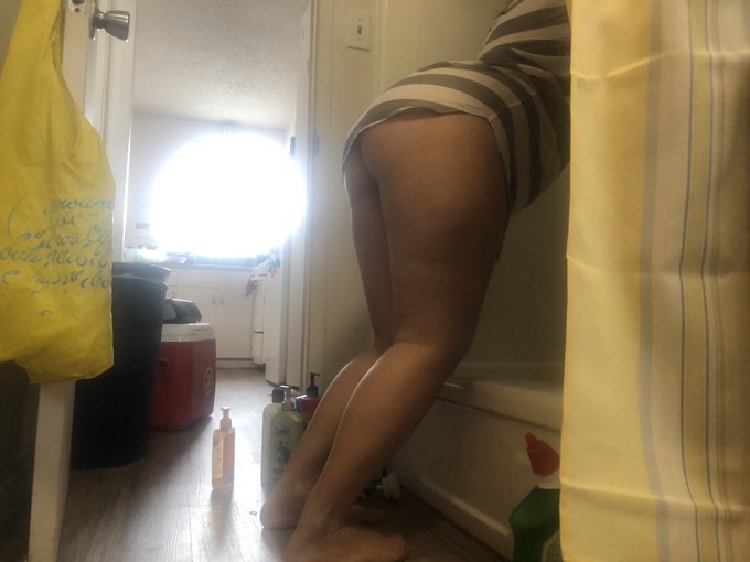 I clean bathrooms, half naked. #wifemeup #cleaningday #inthetub #cleaninglady https://t.co/qWWM0Rwo4<a href="/tag/wifemeup"class="tags">#wifemeup</a><a href="/tag/cleaningday"class="tags">#cleaningday</a><a href="/tag/inthetub"class="tags"><span>#inthetub</span></a><a href="/tag/cleaninglady"class="tags"><span>#cleaninglady</span></a>