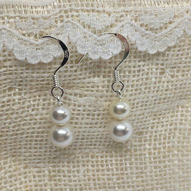 pearlysmith's tweet photo. Swarovski pearl earrings #earringessentials #H2H #glassbeadearrings #bridalearrings #earringsforthebride #bcmotd #bohojewellery #ukindiebiz #justacard #britcraft #shopindependant #makelifebeautiful #creativehappylife #mycreativebiz #handmadeloves #sma… https://t.co/yLAU1GXL0L https://t.co/Y8nfvaxqpI