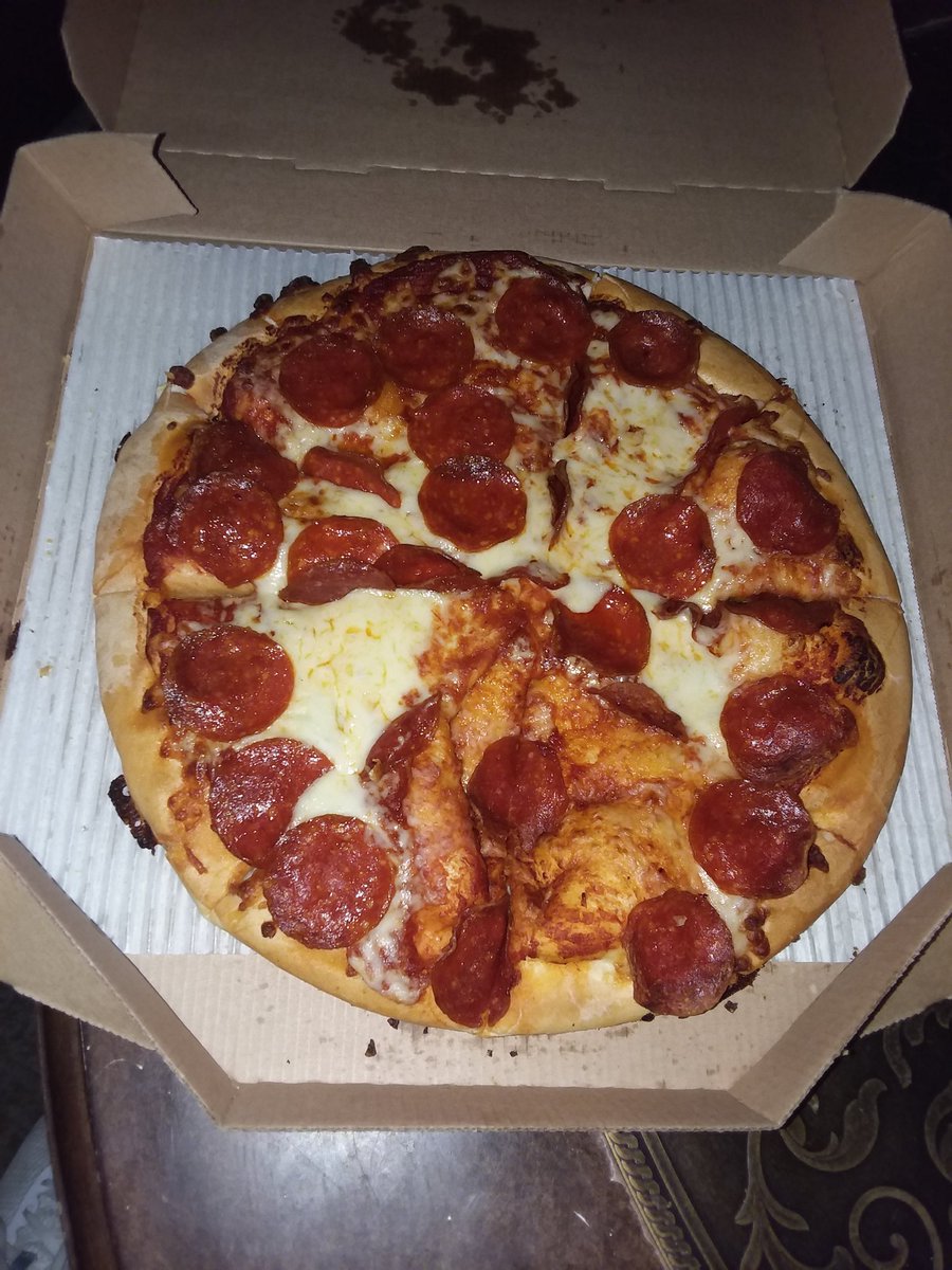 _CarrieLF's tweet photo. @pizzahut Do you think this is an acceptable pie to send out for delivery? Your south Broken Arrow, OK driver is a fucking asshole too! https://t.co/phWrizUAh4
