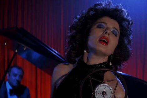 ThaMonteiroh's tweet photo. O nome do filme é #VeludoAzul e a beleza da Isabella Rossellini em 1987 grita 😍
#BlueVelvet https://t.co/r5UjbjzvB2