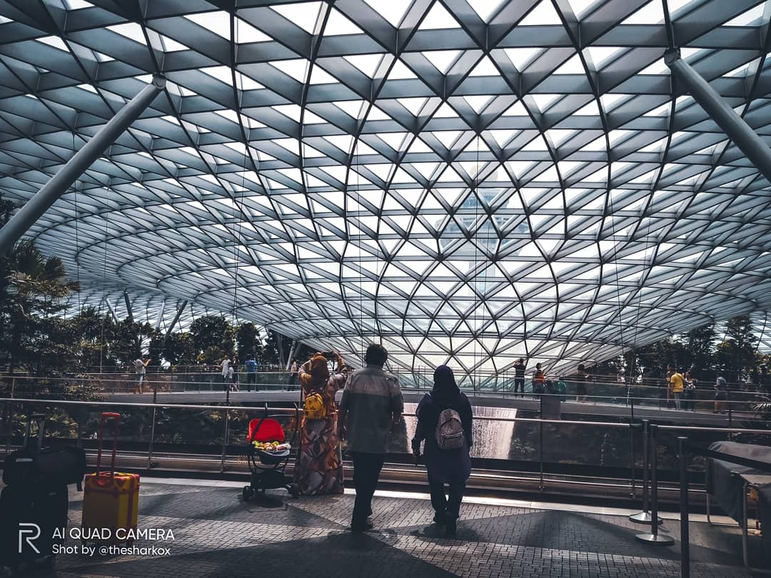 thesharkox's tweet photo. Jika kau tiba-tiba rasa nak melawat SG, baik kau masukkan Jewel Changi Airport dlm iti kau.
Tarikan utama di sini ialah The Rain Vortex, air terjun indoor paling tinggi di dunia. Ini memang wow gila.Insta-worthy woo.
#therainvortex #jewelchangiairport https://t.co/0wBX4JUA6I