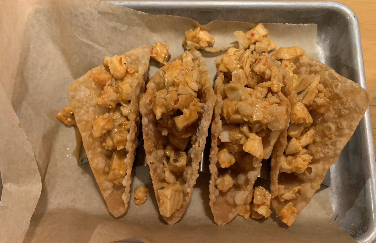 bonbonsandbooks's tweet image. #DateNight at #Applebee my hubby  was watching the game football 🏈 yuck!❤️ 💗@Applebees 
.
.
#Applebees #Datenightfun #Saturyay #koreanhubby #myhubby #lovehim #lovelives #funtimes😎 #weekendvibes 💕 #foodie #foodporn #yesplease #yumyum