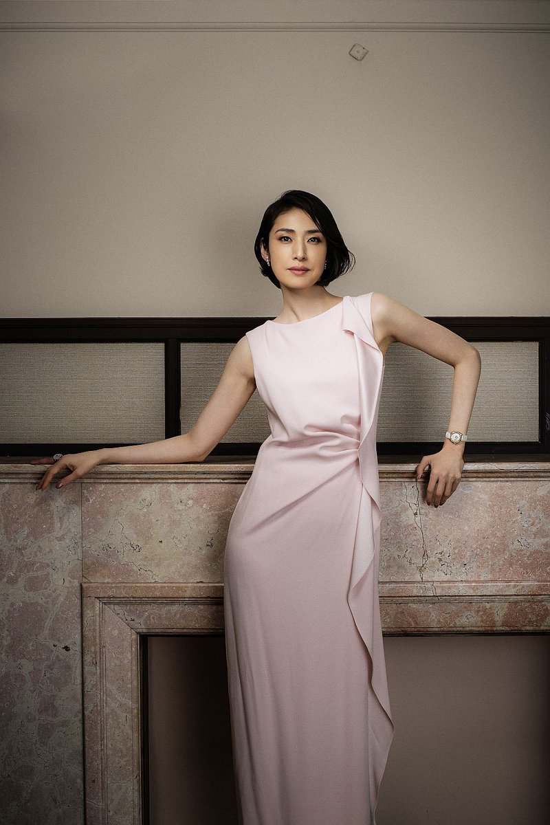 Vogue Japan Twitter પર 醸し出される エレガントな佇まい 優美で凜とした天海祐希の佇まいが 趣ある空間に浮かび上がる T Co 0eliuiehfg Vogue Japan Twitter પર 醸し出される エレガントな佇まい 優美で凜とした天海祐希の佇まいが 趣ある空間に浮かび上がる T Co 0eliuiehfg