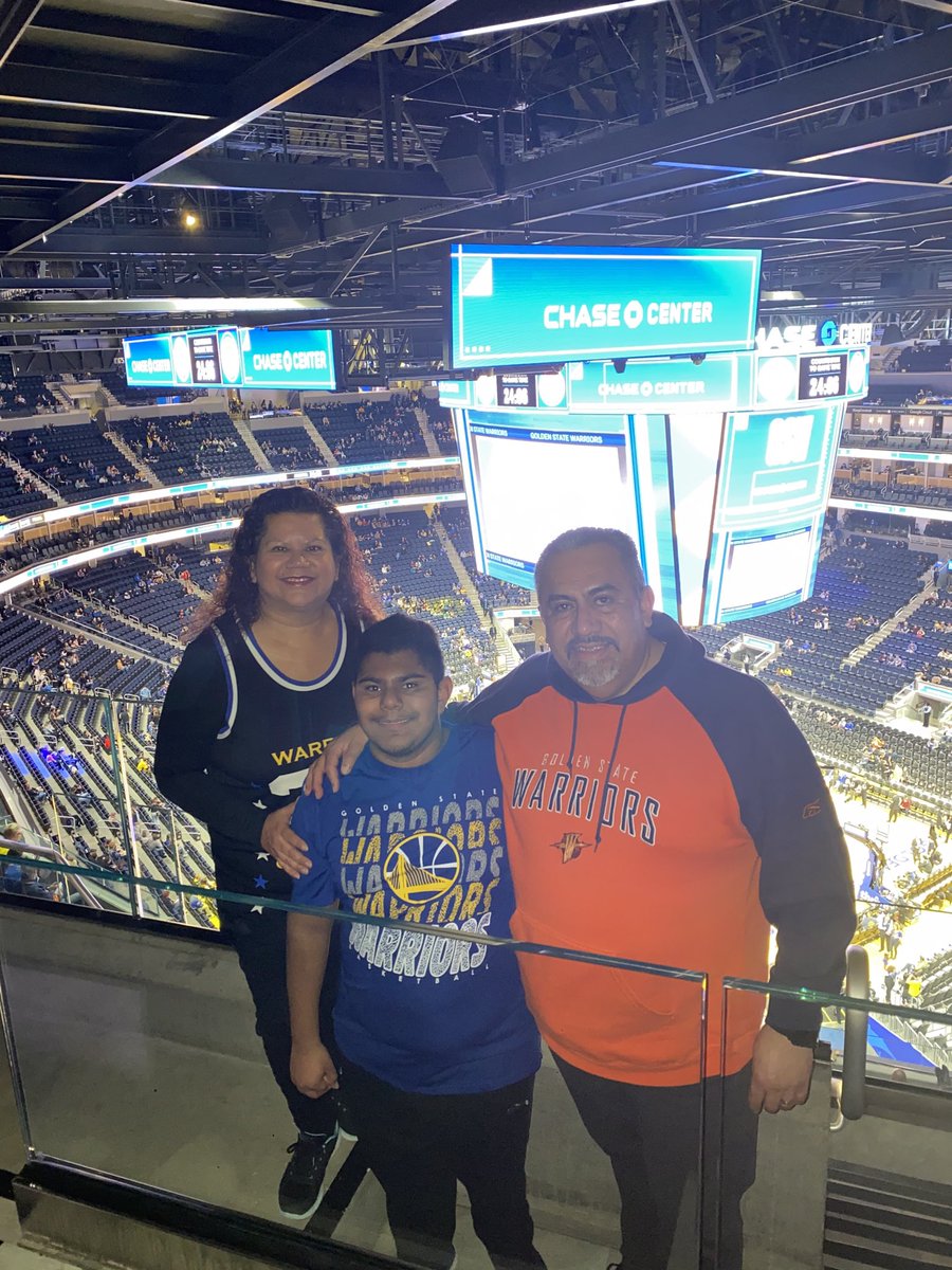 edvolution1's tweet photo. #Dubs vs Pistons!  Martinez Family #WarriorsGround https://t.co/7KnvXR2gqo