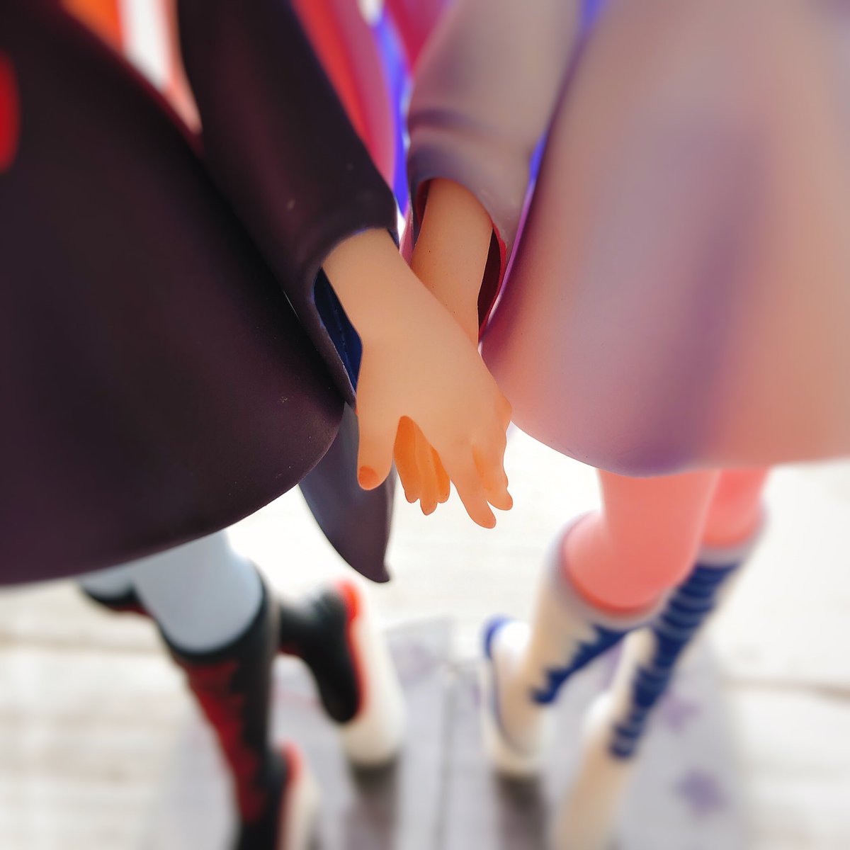 琴葉茜 ,琴葉葵 「琴葉姉妹ちゃんフィギュア❤️💙 」|吉田ヨシツギのイラスト
