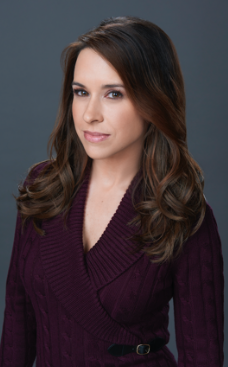 hallmarkchannel's tweet photo. Chelsea @IamLaceyChabert had the perfect solution to help not only Edelweiss, but all of Vail by creating the first annual Strudelfest!! RT if you think it’s a great idea! #WinterinVail #Winterfest https://t.co/xOgcs1suwm