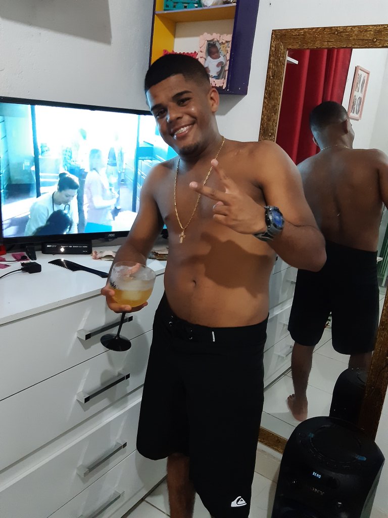 SantanaMk96's tweet photo. +1 Ano na permissão de Deus , até aqui tens me sustentado de pé 🙏
Gratidão a Ele, Parabéns pra mim 🎊🎉🗓
#Mk_faz17 kkk #24verões
#Bebermorar 🍸🤪 https://t.co/sVGtGJHNo6