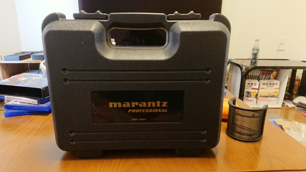 COBYxBRZ's tweet photo. マイク届いた
さて、これでクソボイスをマイクのせいに出来なくなった
#MPM2000U #marantzpro #マイク

やヴぇインパクトドライバーみたいなケース
中もカッコいい！
あれ、このケース マイクの後ろに立てりゃ吸音材になるんじゃ https://t.co/piegrxSXcN