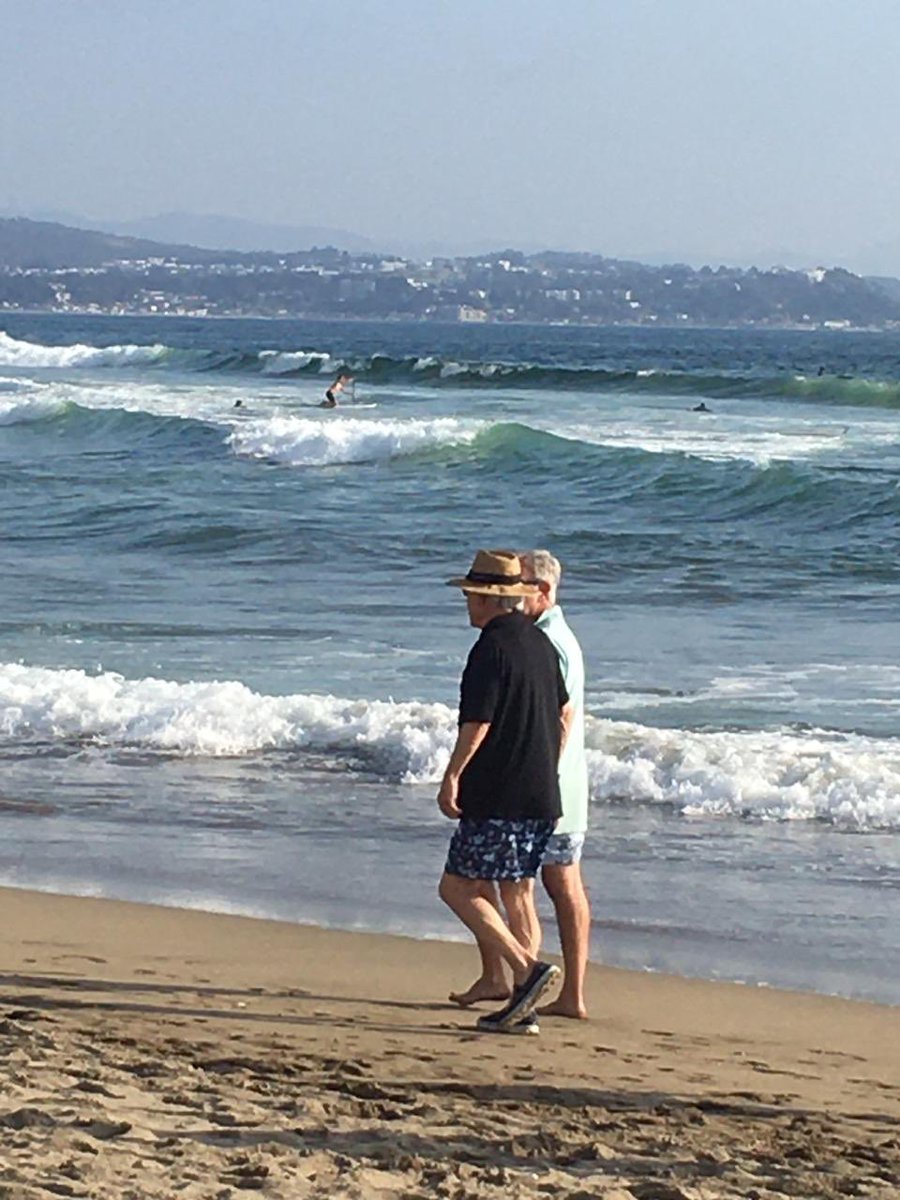 PcLasCondes's tweet photo. @Pklesse Hasta ayer, seguía en la playa... #ElPlayas https://t.co/69op9RQ353