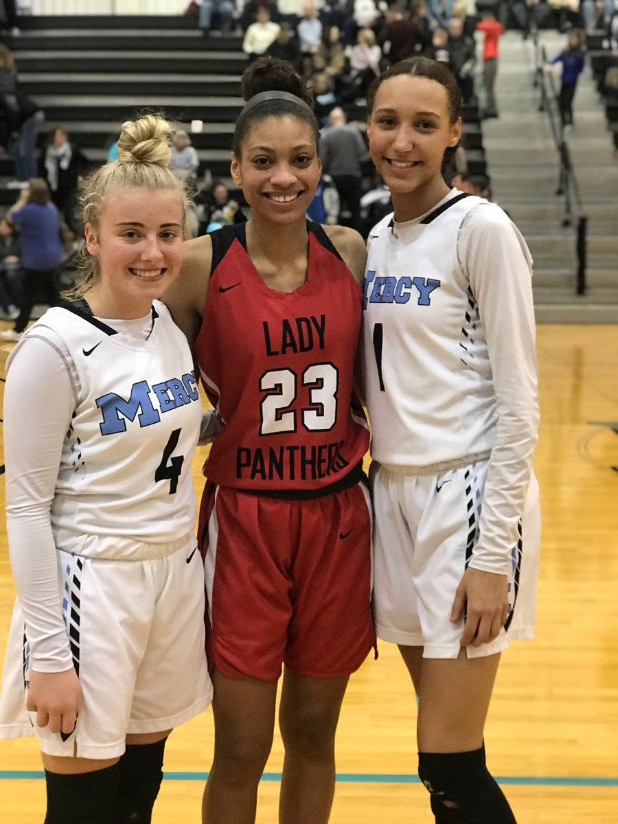 G_EliteTraining's tweet photo. It was a #502crew battle tonight! @MercyJagsBBall 🌟 duo @hope_sivori and @JenksTaziah up against @prp 🌟 @mariah___23 They said it was a good 1 🍿. Jags with the win. All 3 girls with a solid game. After the game all 3 with a dope pic! DOPE🔥💪🏾🌎🏀#Sisterhood #502crew #6thRegion https://t.co/IHbx5VRfEQ