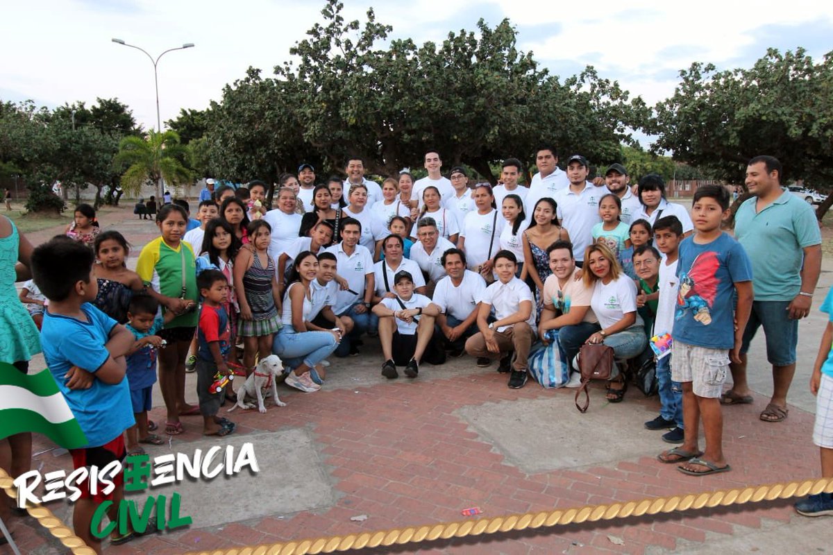 RCoficial's tweet photo. La campaña navideña en el Barrio El Fuerte fue un éxito total. Resistencia Civil está más que honrrado de llegar hasta ustedes y recibir esta alegría que para nosotros es nuestro mayor premio! 
Feliz día de Reyes
#ResistenciaCivil #LaUnionHaceLafuerza
#ResitenciaEsElPueblo #4Ene https://t.co/NUJSygxhMH