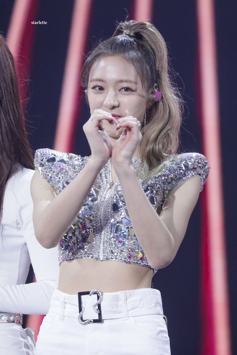 starlette_yn's tweet photo. 200104 골든디스크어워즈 
#YUNA #유나 #ITZY #있지 https://t.co/PoMhqGxWjD