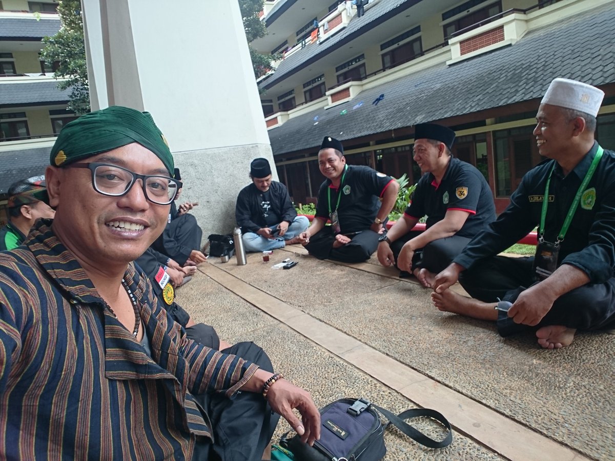 ShulungAcing's tweet photo. Kongkow ditengah-tengah #kejurnaspagarnusa canda tawa bareng Gus @nabilharoen yg humoris..

@PagarNusa_NU @aisjawatengah 
@pcpnsubang 
#lombaselfiePN34 
#kejurnaspagarnusa 
#harlahPN34
#padepokanpencaksilat 
#tmiijakarta https://t.co/qjAN3aMpXu