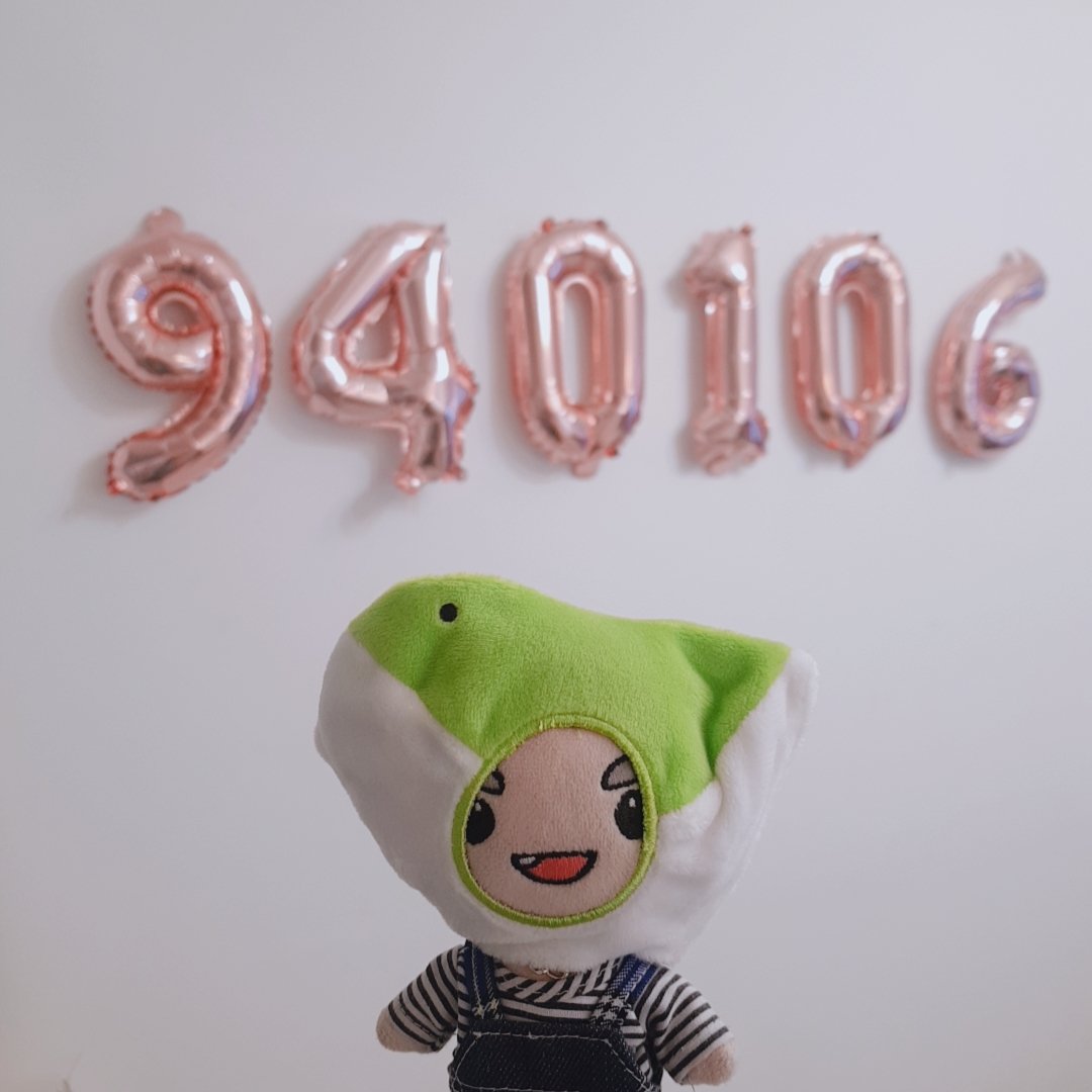 예쁜 재버미가 가득!!! 준비하느라 넘 수고 많았음다😭
재범쿤의 생일을 축하한다구💙
넘 귀여운 떨메 포토치노와 함께..총총 
<a href="/indepth_JB/">in depth</a>