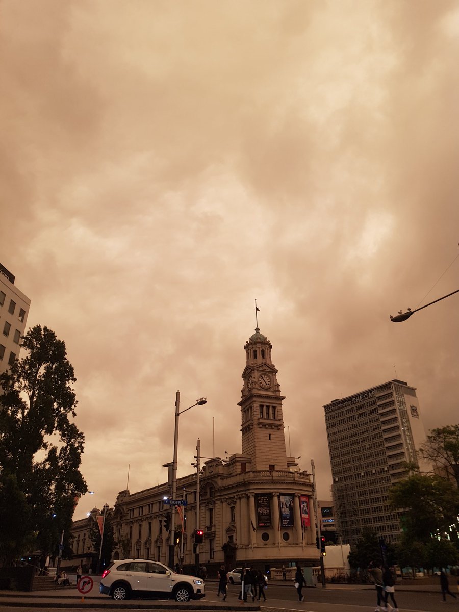 #bushfiresmoke #AustraliaBurns smoke covering Auckland, New Zealand at 5pm