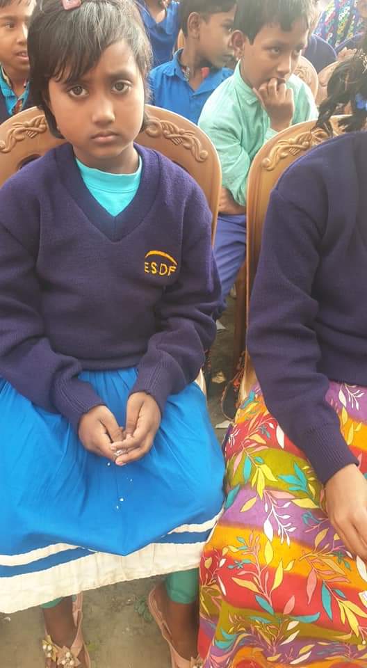 mitkurigram08's tweet photo. The first of the year organized by the Education and Skill Development Foundation (ESDF).  Distributes sweaters, booklets, pens, vaseline materials among talented students.  Awesome event like every time.  ESDF is a non-profit organization.  I love working with them. https://t.co/PbFGRA1ZG3
