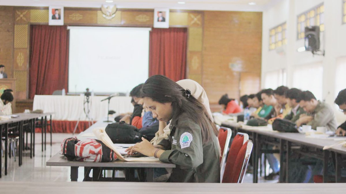 PCSI_IPB's tweet photo. [LOKAKARYA NASIONAL SYLVA INDONESIA IPB 2020]

Salam Rimba!

Lokakarya Nasional dengan tema 'Ketidakpastian Kawasan Hutan - Masalah Kehutanan: Sebuah Catatan Kritis' Hari pertama telah dilangsungkan pada 4 Januari 2020 dengan menghadirkan https://t.co/vov88lE4HH
